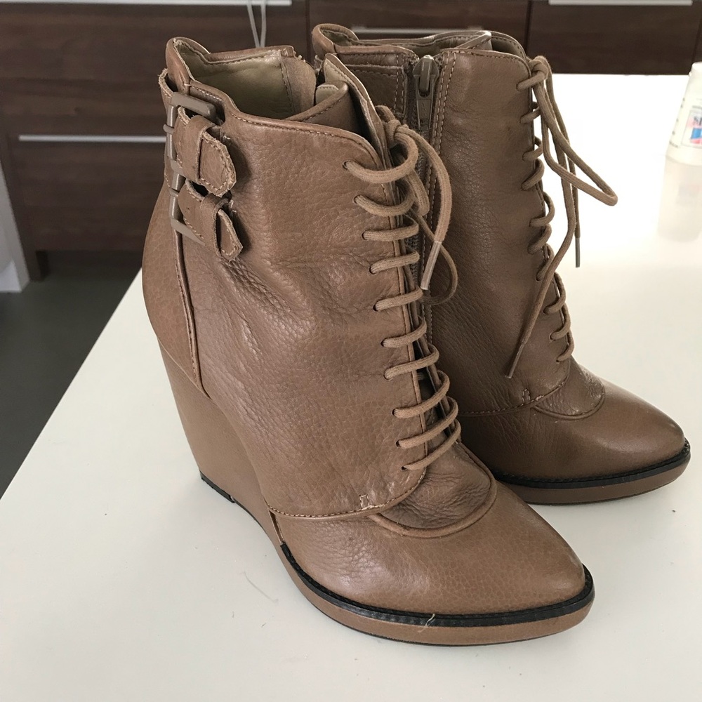 TopShop Wedgge lace Up Boots Sz 8